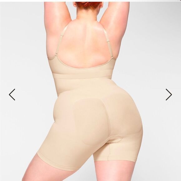 SKIMS NWT mid thigh shorts size M in the color sand - Picture 4 of 5